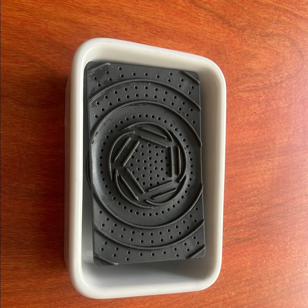 Full circle bubble up ceramic soap dispenser